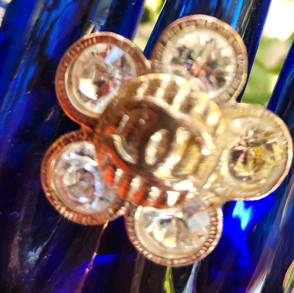 CHANEL y2k HTF Camelia Gold Gaudy Huge Chunky Rhinestone Flower Cocktail Ring 6 - Picture 2 of 15